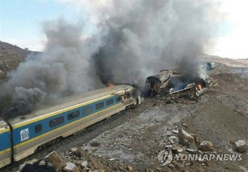 이란에서 2016년 발생한 여객열차 사고[EPA 연합뉴스 자료사진]